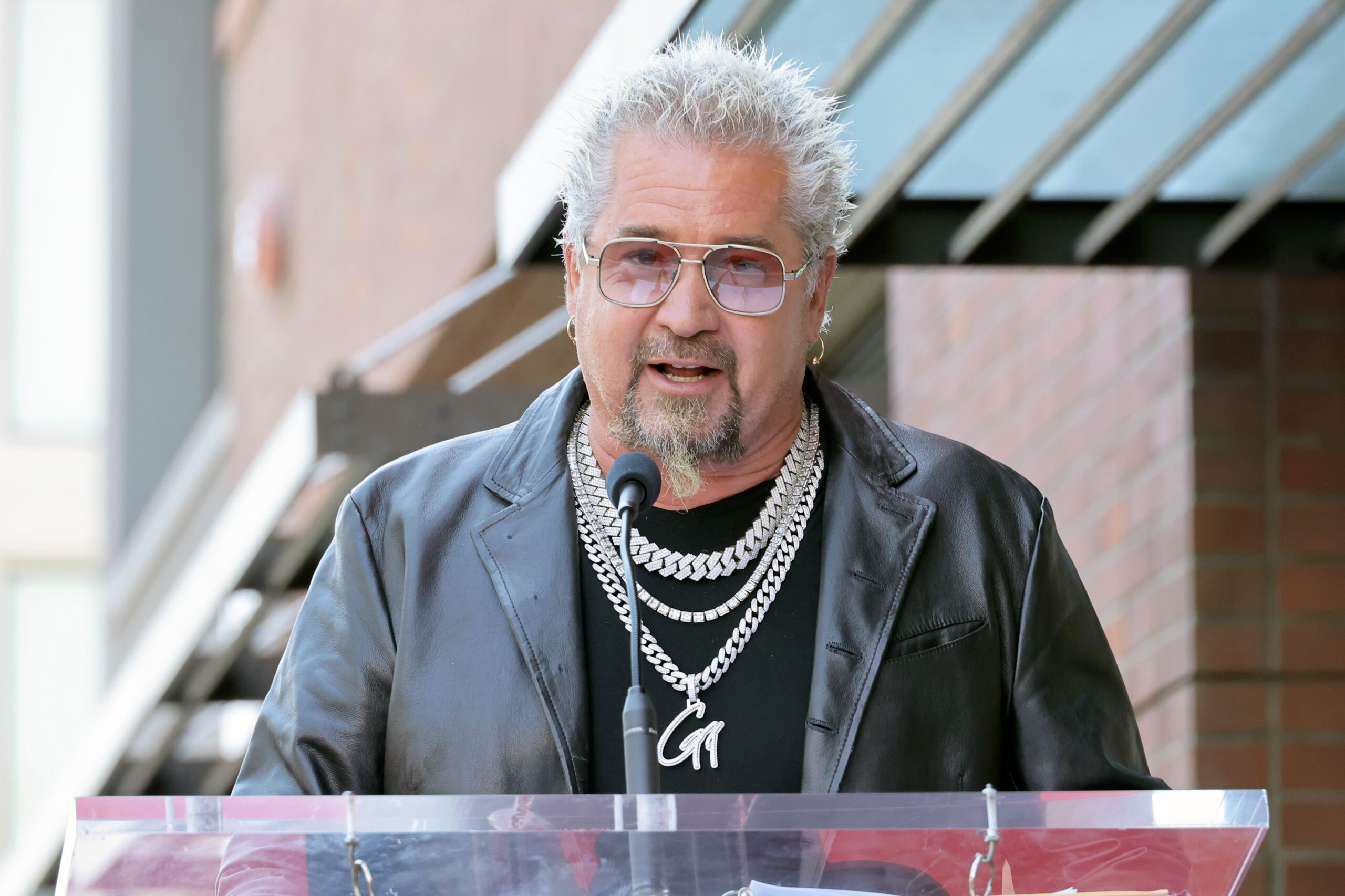 Guy Fieri breaks down in tears revealing the reason behind his son’s DISAPPOINTMENT at his presence at the wedding: “Because of me, that person couldn’t show up.”