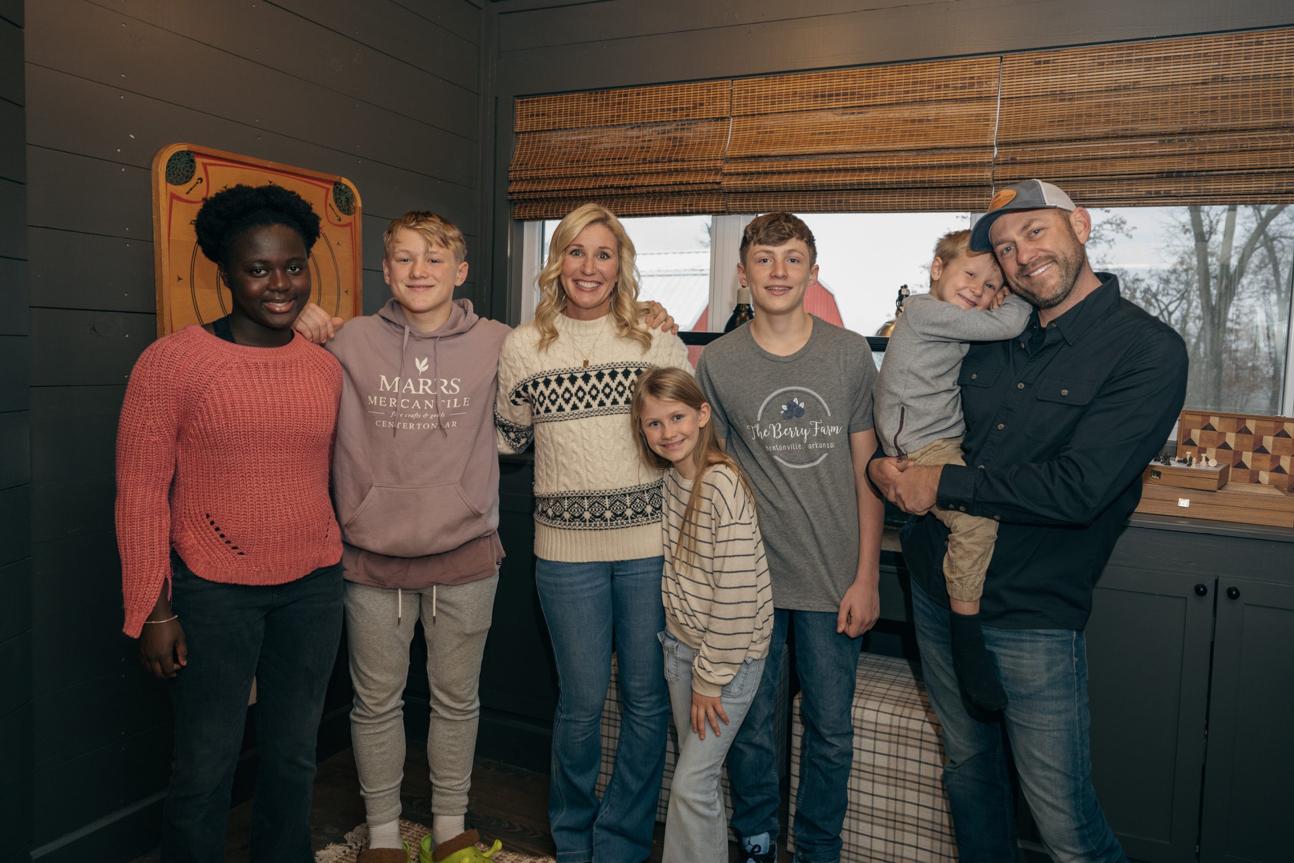 🧺 Jenny Marrs Shares a Slow Sunday at Home Folding Laundry With the Kids It’s not glamorous — but it’s full of love (and mismatched socks).#MarrsHousehold #LaundryLove #OrdinaryMagic